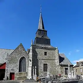 La chapelle et la tour clocher, au flanc sud de l'édifice.