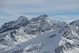 La Pare, à gauche, et le Tarent au centre, vus des monts Chevreuils.