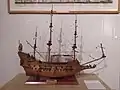 Maquette du navire La Couronne exposée au musée.