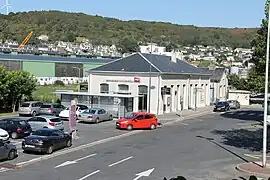 La gare dans son environnement en septembre 2017.