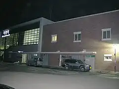 La façade avant de la gare.