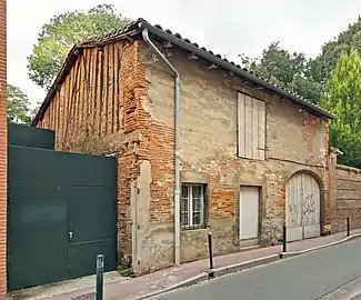 no&nbsp;5 : ancienne remise ou grange de l'hôtel Lamothe-Trilhe.