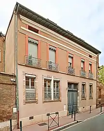 no&nbsp;6 : immeuble (2e&nbsp;moitié du XVIIIe&nbsp;siècle).