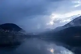 Le lac de Serraia à l'aube.