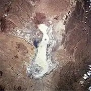 Le lac Poopó, cuvette salée à 3&nbsp;686&nbsp;m d'altitude, en Bolivie