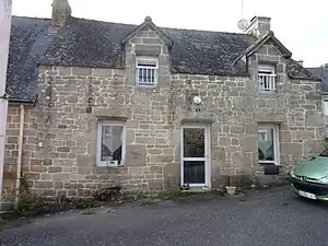 La plus vieille maison du bourg, datant du XVIIe&nbsp;siècle et remaniée au XIXe&nbsp;siècle.