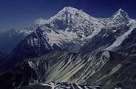 Vue du Langtang Lirung depuis l'est.