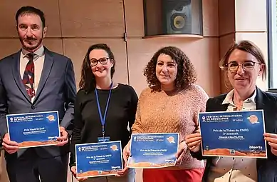     à gauche : Michael Storper (prix Vautrin Lud)     de gauche à droite :A gauche Michael Storper. Puis Aude Le Gallou, Nora Nafaa et Elsa Filâtre (prix de la thèse du CNFG)