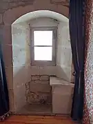 Embrasure de la fenêtre du juge.