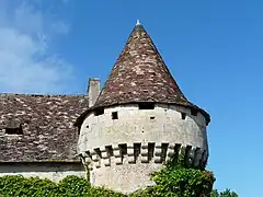 Le chemin de ronde de la tour fortifiée.