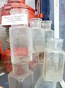 Flacons d'iode de l'usine de traitement d'algues (fin XIXe&nbsp;siècle).