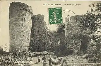 Carte postale des ruines du château vers 1920.