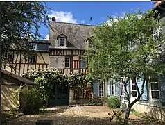 Le Vieux Logis de 1492 (vue jardin), où vécut Monique de la Bruchollerie (1915-1972).