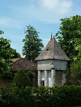 Pigeonnier du château de la Jaubertie.