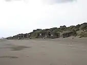blockhaus renversés sur la plage de Leffrinckoucke en France.