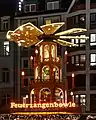 Pyramide de Noël au stand Feuerzangenbowle à Nikolaikirchhof