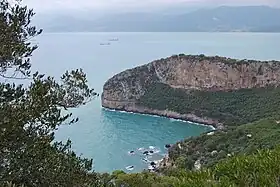 Le cap Bouak, et au premier plan, la plage des Aiguades