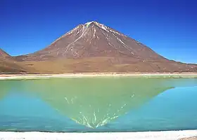 Le Licancabur et la Laguna Verde en 2007.