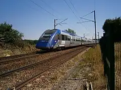 X 72500 Basse-Normandie, non loin de la gare de Tacoignières - Richebourg (2012).