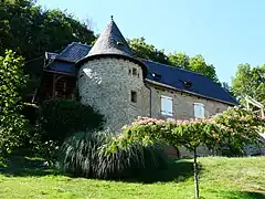 Maison dans le bourg de Ligneyrac.