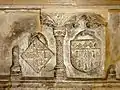 Sarcophage, armoiries de Jeanne de Ver et de Jean Chenu.