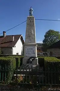 Monument aux morts de Lizine (Doubs), sommé d'On ne passe pas ! par Émile Joseph Carlier
