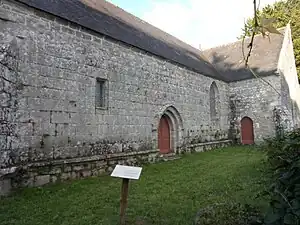 Façade sud de la chapelle de Kerlenat.