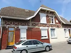 Des habitations groupées par deux.