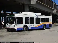 Une navette située sous la station.