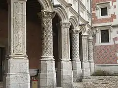 Colonnade de l'aile Louis XII (1498-1503, château de Blois)