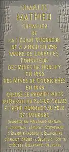 La face sud, remerciant Charles Mathieu et dix-sept mineurs.