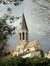 Le clocher vu depuis le parc des Trois Grilles.