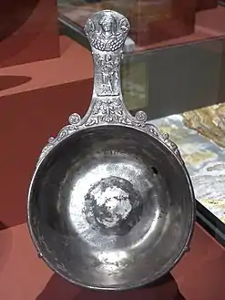 Patère en argent ornée d'une représentation de Rosmerta (Berthouville, Eure, entre Ier et début IIIe&nbsp;siècle)
