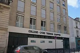 Lycée Thérèse-Chappuis au no&nbsp;52.