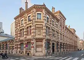 Lycée au no&nbsp;62.