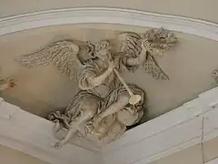 Ange soufflant dans une trompette.