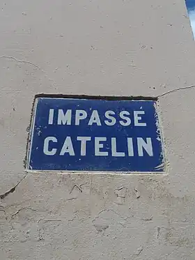 Voir la plaque.