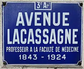 Voir la plaque.