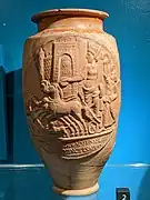 Triomphe de Vienne (déesse protectrice de la ville de Vienne). Céramique sigillée. IIe&nbsp;siècle. Lugdunum (musée)