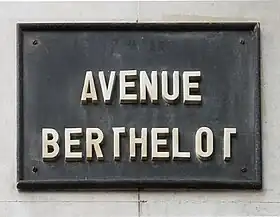 Voir la plaque.
