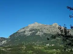 Tête de Louis XVI (à gauche) et le Peissièou (à droite), respectivement 2&nbsp;408 et 2&nbsp;406&nbsp;m d'altitude.