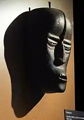 Masque Gouro-Bété. Bois, fer, H. 24&nbsp;cm. Côte d'Ivoire. 1850-1930