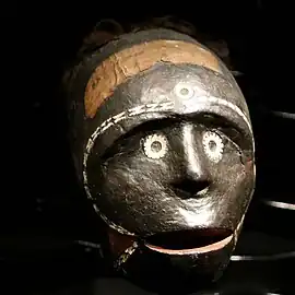 Crâne d'ancêtre Îles Salomon. Os, cheveux, pâte végétale, nacre, H. 21&nbsp;cm. 1850-1950