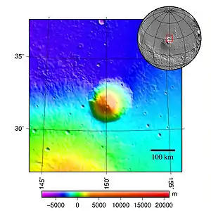 Hecates Tholus, au nord-est d'Elysium Planitia, est un tholus de 183&nbsp;km de diamètre avec un cratère ne dépassant pas 10&nbsp;km de diamètre à 5,3&nbsp;km d'altitude.