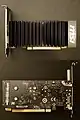 Une carte GeForce GT 1030 de marque MSI (faces avant et arrière).