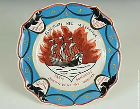 Assiette en faïence avec mention Fluctuat nec mergitur, 1918, Musée de l'Air et de l'Espace, Le Bourget.