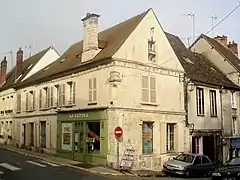 Maison dite de Henri II - située rue de l'Hôtel-de-Ville.