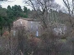 Maison à terre traditionnelle.