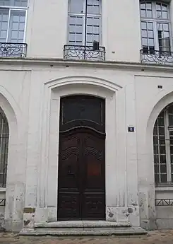 no&nbsp;8 : Porte d'entrée principale de la maison Bié