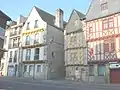 Maison des Trois-Piliers et maison voisineFaçades et toitures